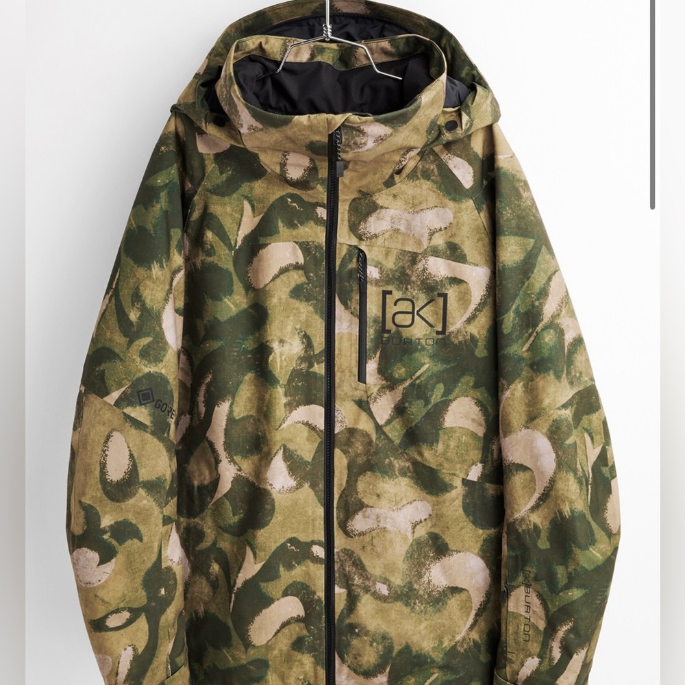 Burton Womens AK Goretex Embark Snow Jacket size Small in Victor Camo